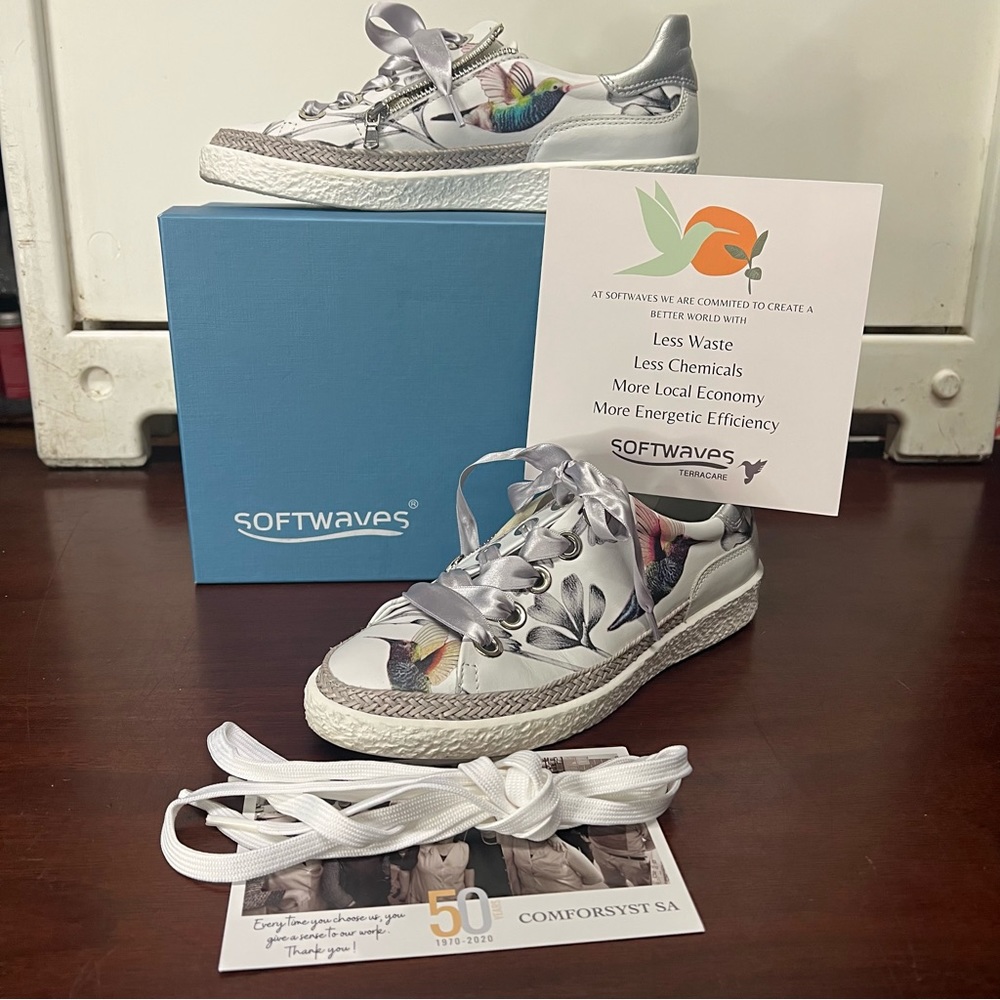Softwaves white/silver Hummingbird Sneakers with original box US 7 EU 37 RARE